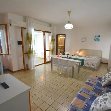 Appartamento Great With Huge Terrace In A With Common Pool In Lignanoriviera Lignano Sabbiadoro